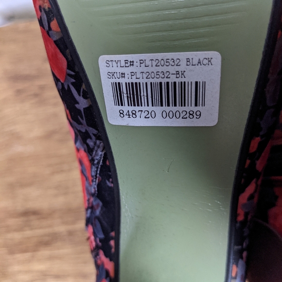 NWOT NICOLE LEE flowered ankle boots - Picture 8 of 9